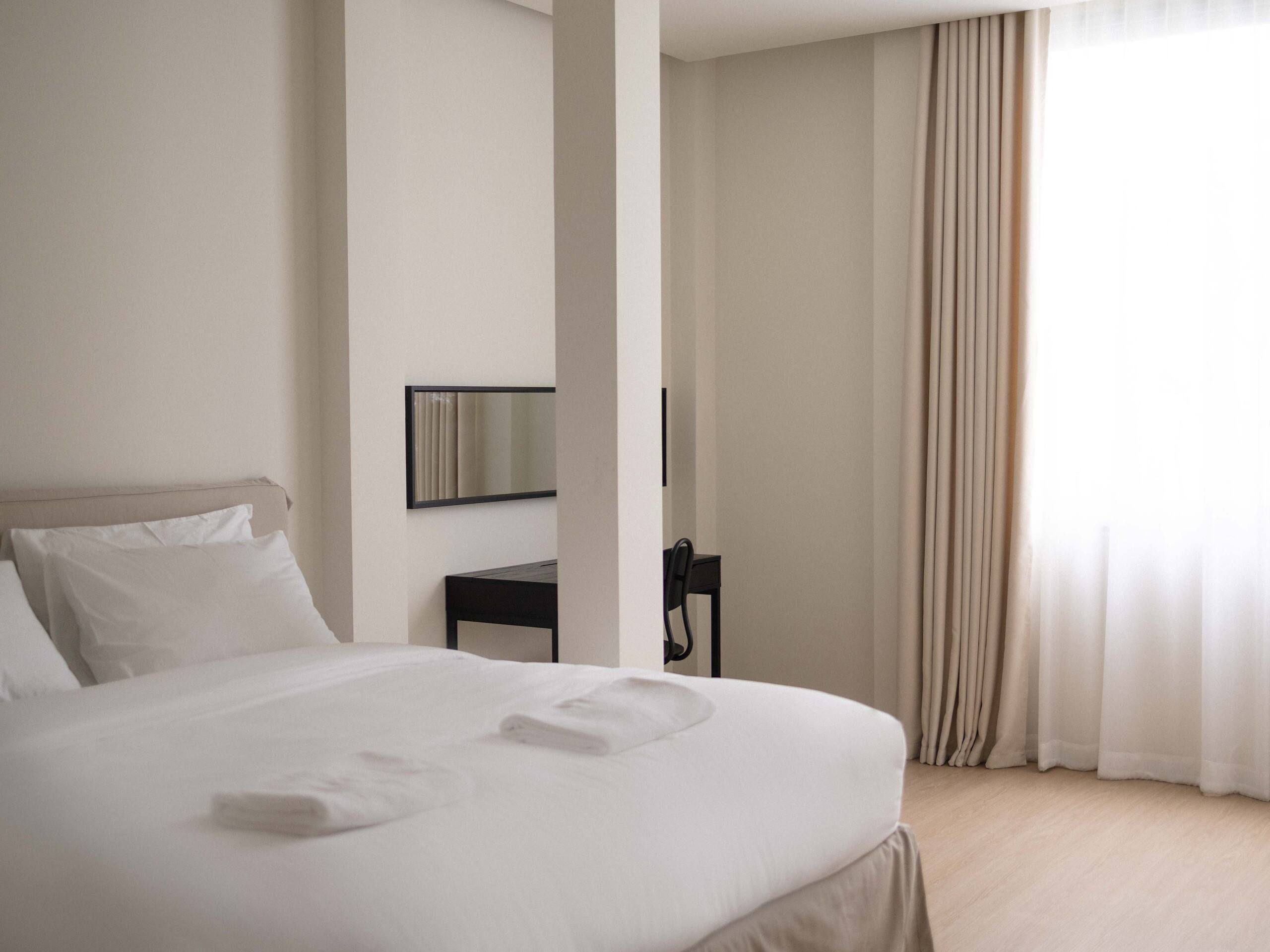 Bedroom 3 with one king bed at Aube Chiang Mai